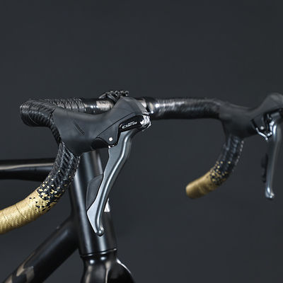 普通のペダルスルー軸 700*40C 液圧ディスクブレーキ 隠れたケーブルを持つ砂石自転車