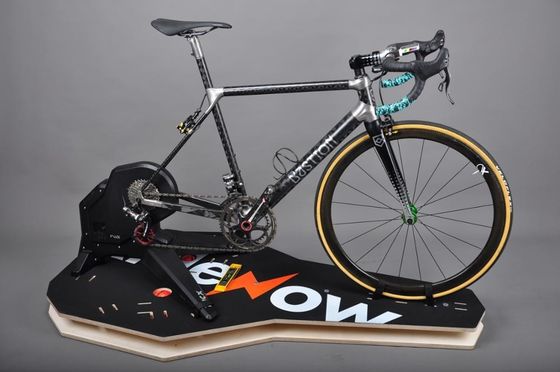 室内運動自転車トレーニングのための木製プラットフォームサイクリングテーブルとより多くの利点