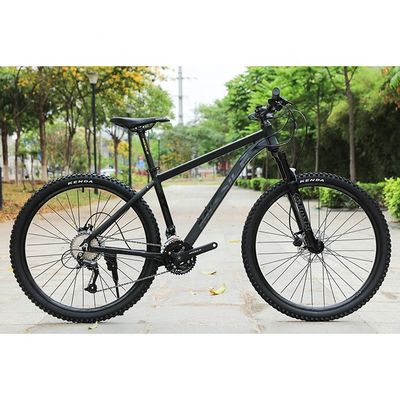 29'カーボンフレーム MTB自転車 普通のペダルとカスタマイズされたOEMカスタマイズメント