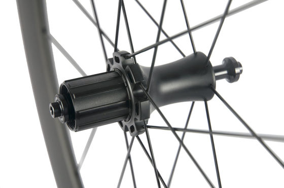 25mm 幅 50mm 深さ 道路自転車 管のない炭素車輪セット 38C-25-R7とカスタマイズ