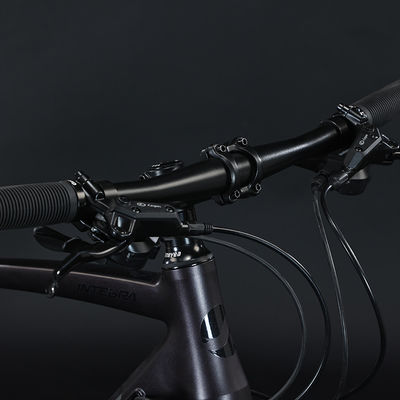 700*35C タイヤフラットバーアドベンチャーバイク 普通のペダルとアルミフォーク素材